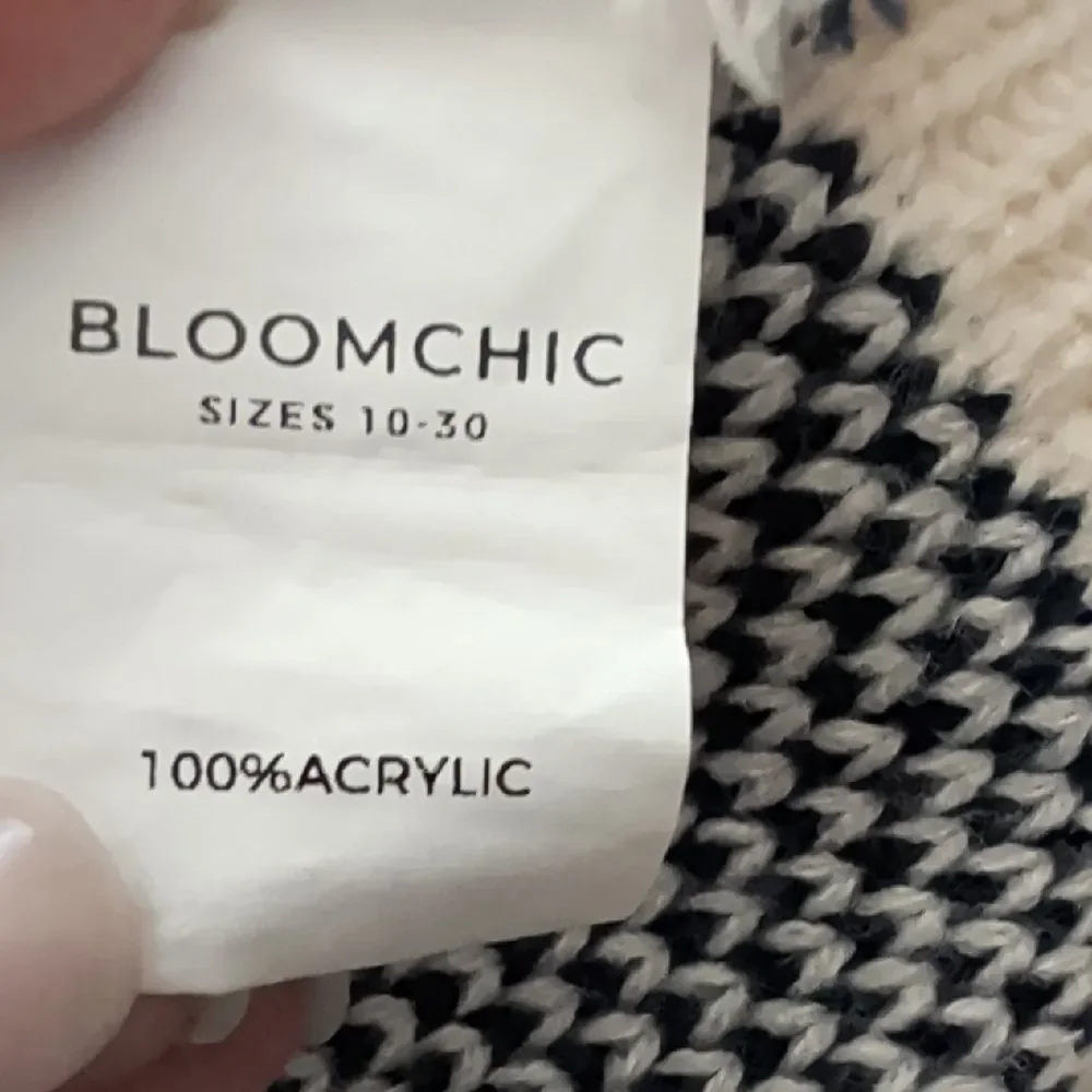 BloomChic Geometric Knit Sweater in Cream and Black